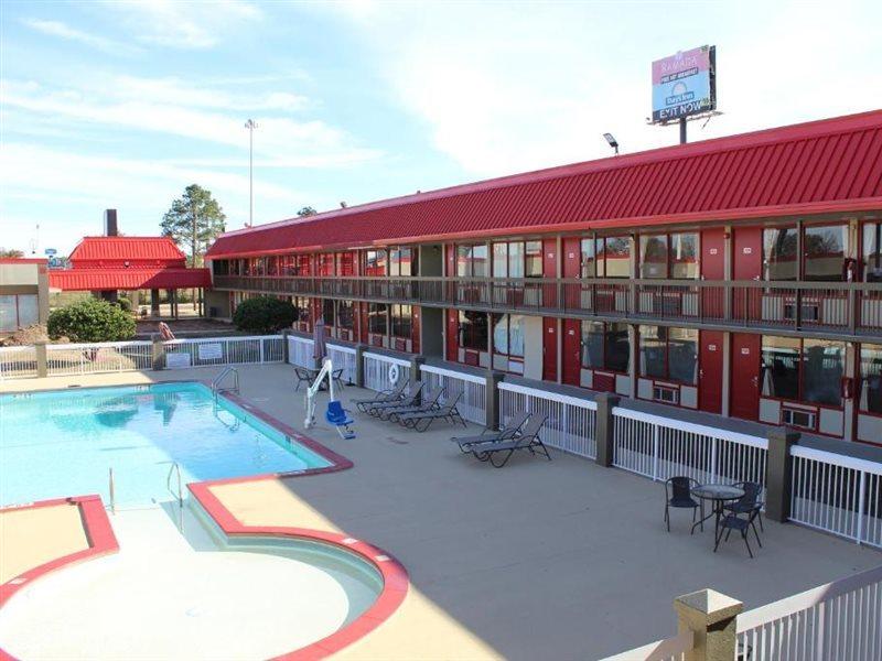 Days Inn By Wyndham Perry Near Fairgrounds Exterior photo